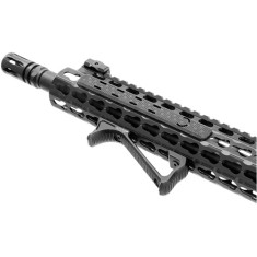 Упор Leapers UTG Ultra Slim Angled Foregrip. Keymod. Black Упор Leapers UTG Ultra Slim Angled Foregrip. Keymod. Black