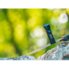 Фонарь Olight Seeker 4 Mini. NW Black